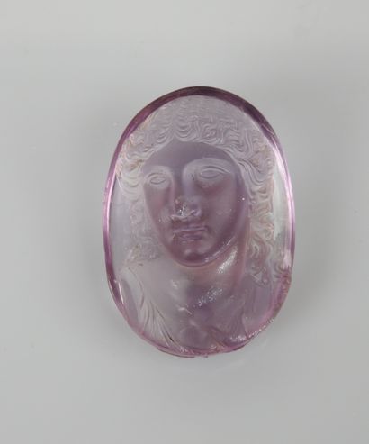 null Cameo representing a female profile

Amethyst 3.8 cm

XIX th century, in the...