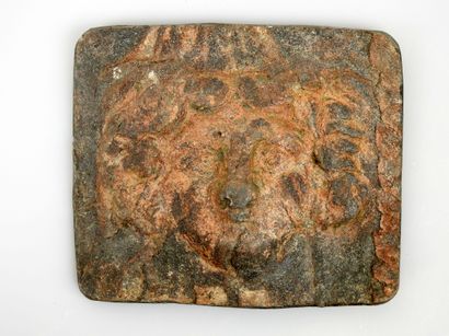 null Large plate representing Medusa

Lead alloy 8.3 cm

Roman period