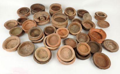 null Fort lot de poteries antiques de Thaïlande

Environ 40 objets

Manques divers,...