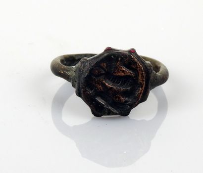 null Superb ring with a sea horse design

Bronze Finger size 56

Roman period