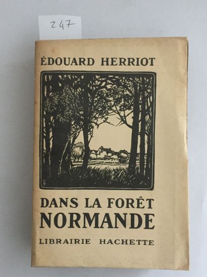 null HERRIOT (E.): Dans la forêt normande. Hachette, 1925. In-12 broché, couv. Illustrée,...