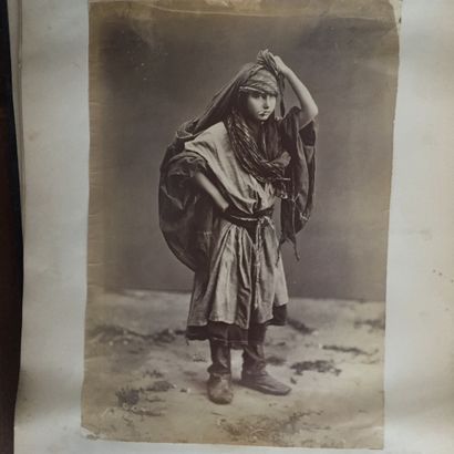 null LIBAN - ORIENT- Album in-4 oblong renfermant 17 photographies du XIXe siècle...