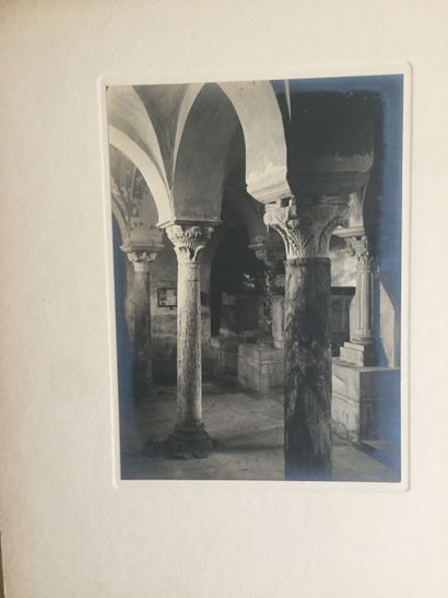 null ARCHITECTURE: Les cryptes de Jouarre. Photographies de E. Belval. 19 Photographies...