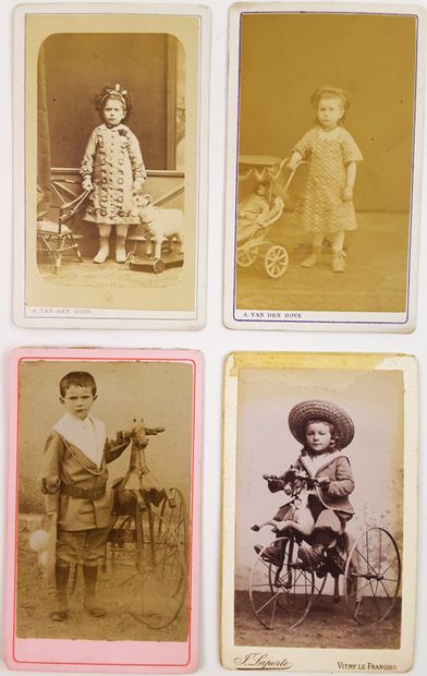 null PHOTOGRAPHIE – ENFANTINA / Ensemble de 4 photographies originales XIX°, format...