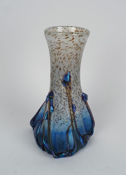 null 
Michèle Luzoro (née en 1949)

Vase à col évasé en verre soufflé à dominante...