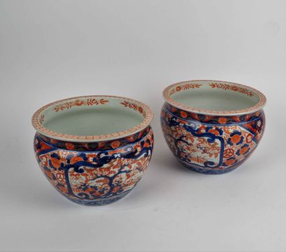 null 
Japon

Paire de cache-pots en porcelaine à décor Imari

Diam. 25 cm



Vente...