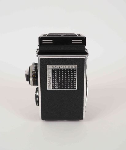 null Rolleiflex 2.8 F camera n°2477770 with Carl Zeiss Planar 2.8/80 mm and Heidosmat...
