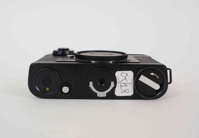 null Leica CL camera n°1401144 (1974) without lens.