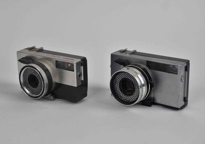 null Ensemble de deux appareils photographiques divers : Zorki 10 et Ricoh Auto ...