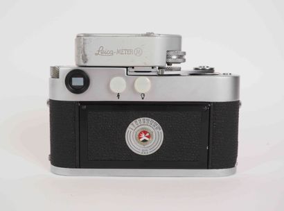 null Appareil photographique Leica M1 chromé n°1074290 (1963) avec objectif Elmar...