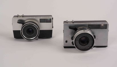 null Ensemble de deux appareils photographiques divers : Zorki 10 et Ricoh Auto ...