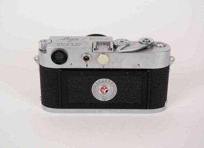 null Leica M3 camera n°775049 (1955, double cocked) with Summicron 2/5 cm lens n°1279615...