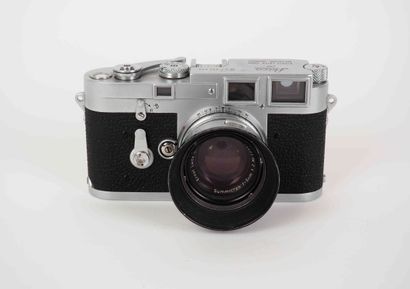 null Appareil photographique Leica M3 n°775049 (1955, double armement) avec objectif...