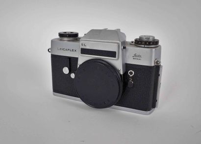 null Appareil photographique Leicaflex SL n°1216494 (1969) sans objectif.