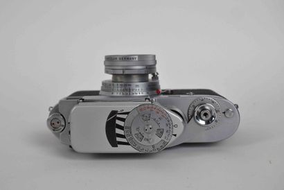 null Appareil photographique Leica M1 chromé n°1074290 (1963) avec objectif Elmar...