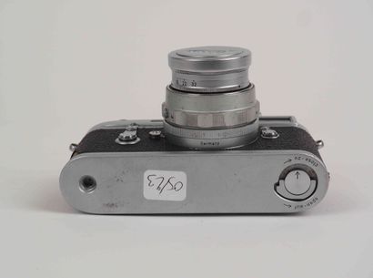 null Leica M2 camera n°1043077 (1962) with Elmar 4/9 cm lens n°1386175 (1956, impurities)...