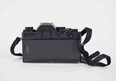 null Appareil photographique Leica R3 noir Electronic n°1458116 (1977) sans obje...
