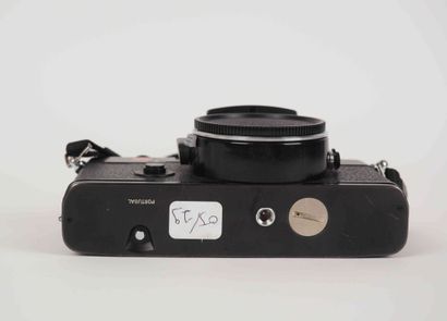 null Leica R3 black Electronic camera n°1458116 (1977) without lens.