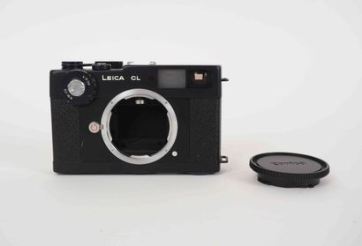 null Leica CL camera n°1401144 (1974) without lens.