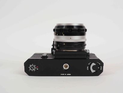 null Nikon F Photomic black camera n°6591939 with Nikkor-S 1.4/50 mm lens (impur...