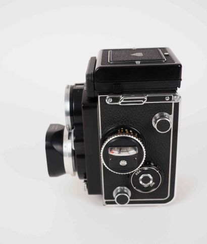 null Rolleiflex 2.8 F camera n°2477770 with Carl Zeiss Planar 2.8/80 mm and Heidosmat...