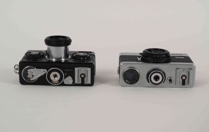 null Set of two cameras: Rollei 35 TE (Tessar 3.5/40) and Rollei B 35 (Triotar 3...