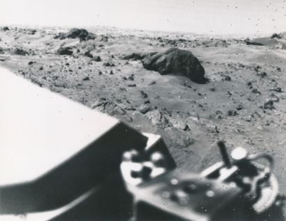 null Nasa. Planet MARS. The famous rock "BIG JOE" in front of the Viking 1 lander....