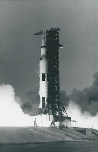 null Nasa. Décollage de la mission Apollo 13. La fusée Saturne V s'envole pour la...