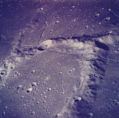 null Nasa. Mission Apollo. Une très belle vue du payasage lunaire. Circa 1970.Tirage...