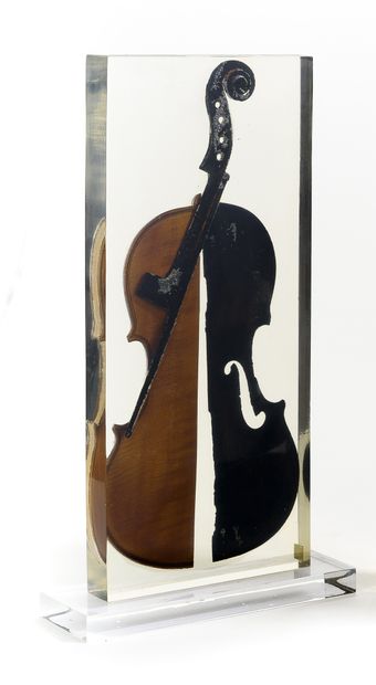 ARMAN (1928-2005) Danse du feu, 1997
Inclusion de violon en bois calciné dans de...