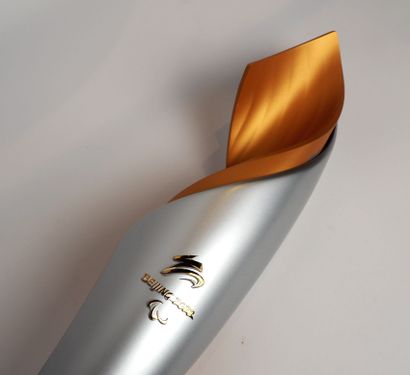 null Jeux Olympiques/Beijing, hiver 2022. Torche officielle dorée pour les Jeux Paralympiques/...