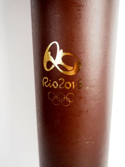 null Jeux Olympiques/Rio, été 2016/ Torche officielle étonnante avec ses deux positions,...