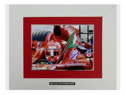 null 
Automobile/F1/Michael SCHUMACHER. A bord de sa Ferrari 248 F1, photo couleur...