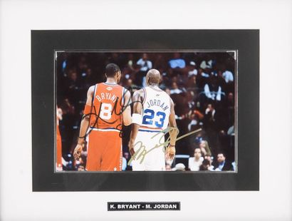 Basket Ball/Kobe BRYANT/Michael JORDAN/JO. Photo couleur (15x23) avec une authentique...