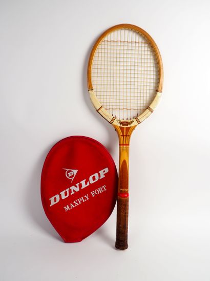 null Tennis/Maxply/Dunlop. Maxply Fort racket, in a nice red plastic cover with Maxply...