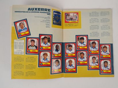 null Football/Panini. Nice copy of the famous Panini album. We offer here, the year...
