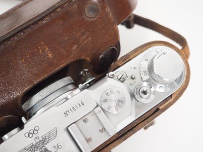 null Jeux Olympiques/Berlin, été 1936. Appareil Leica, dans son écrin de cuir avec...