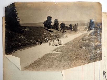 null Cycling/Tour 1906/Rouen. Two original press photos of the 1906 Tour. The images...
