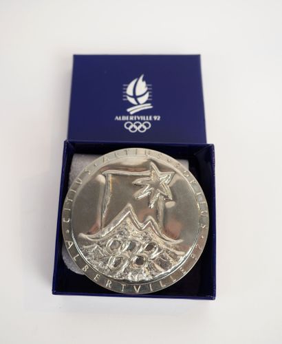 null Olympic Games/Albertville, winter 1992. In its blue case scratched, medal of...
