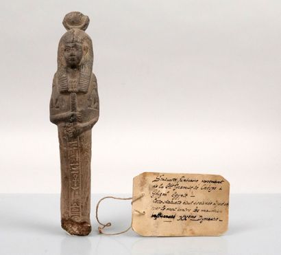 null Statuette bearing the Hathor crown, inscribed with a column of hieroglyphs,...