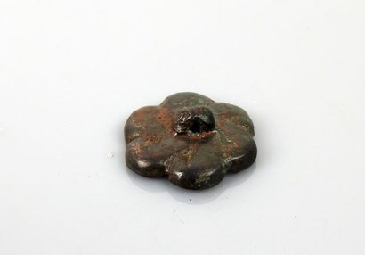 null Sceau à motif floral

Bronze 2 .7 cm

Bactriane Fin du III ème millénaire avant...