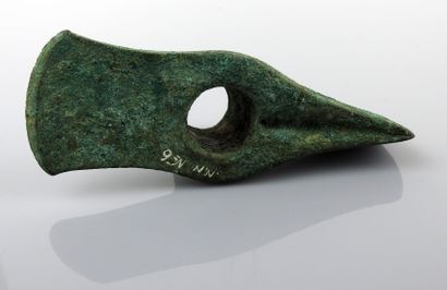 null Axe adze with collar

Inventory inscription on the body

Bronze 17.5 cm

Northern...