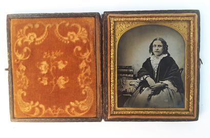 null PHOTOGRAPHIE - AMBROTYPE américain, présenté en coffret (8 x 9,5 x 1,3 cm),...