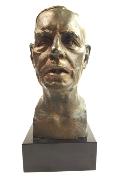 null Charles de GAULLE / Patinated plaster bust mounted on a marble base (height...