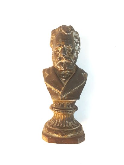 null Victor HUGO / Small metal bust early XXth century
