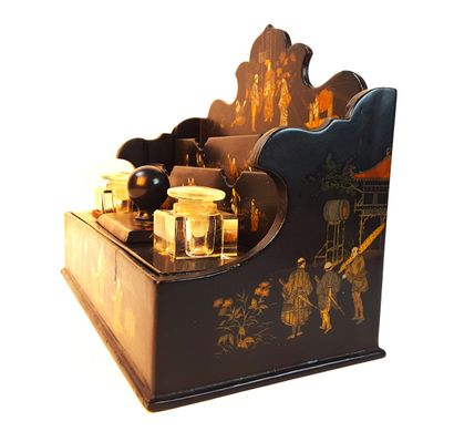 null SECOND-EMPIRY - "CHINOISERIE" / Desk set in black lacquered wood decorated with...