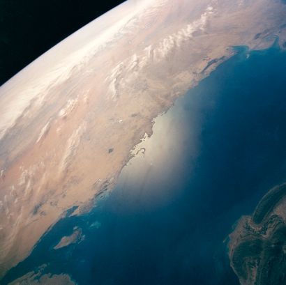 NASA NASA. Vue du Golfe Persique avec l'Arabie Saoudite et Ali depuis la navette...