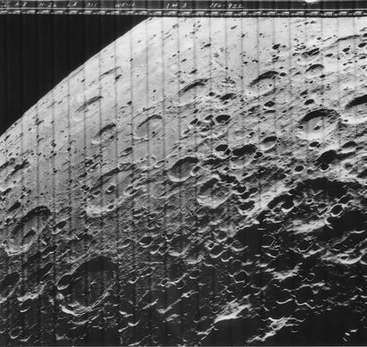 NASA NASA. Superbe vue de la face cachée de la Lune par la sonde spatiale LUNAR ORBITER...