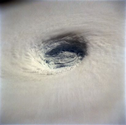 NASA NASA. GRAND FORMAT. Typhon Yuri, océan Pacifique novembre 1991. Cette spectaculaire...