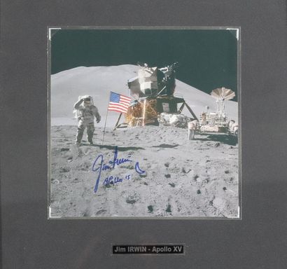 NASA Jim Irwin Apollo XV : photo couleur dédicacée - Dans un cadre 30 X 30 cm.

-...